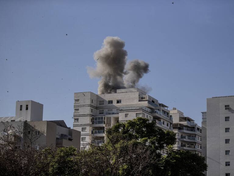 Proyectil impacta edificio en Ascalón en un territorio ocupado por Israel