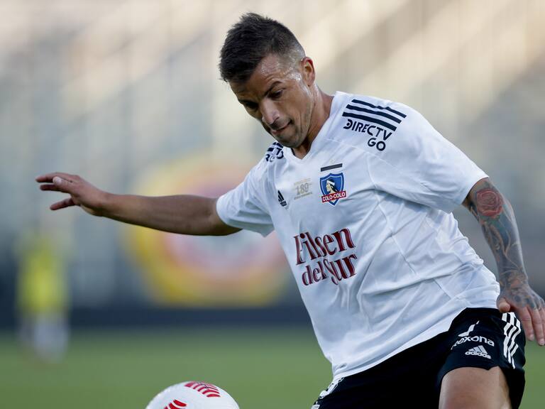 Johnny Herrera por el penal que reclamaron en Colo Colo: «Suárez va a la pelota, para mi es un apoyo en el pecho»