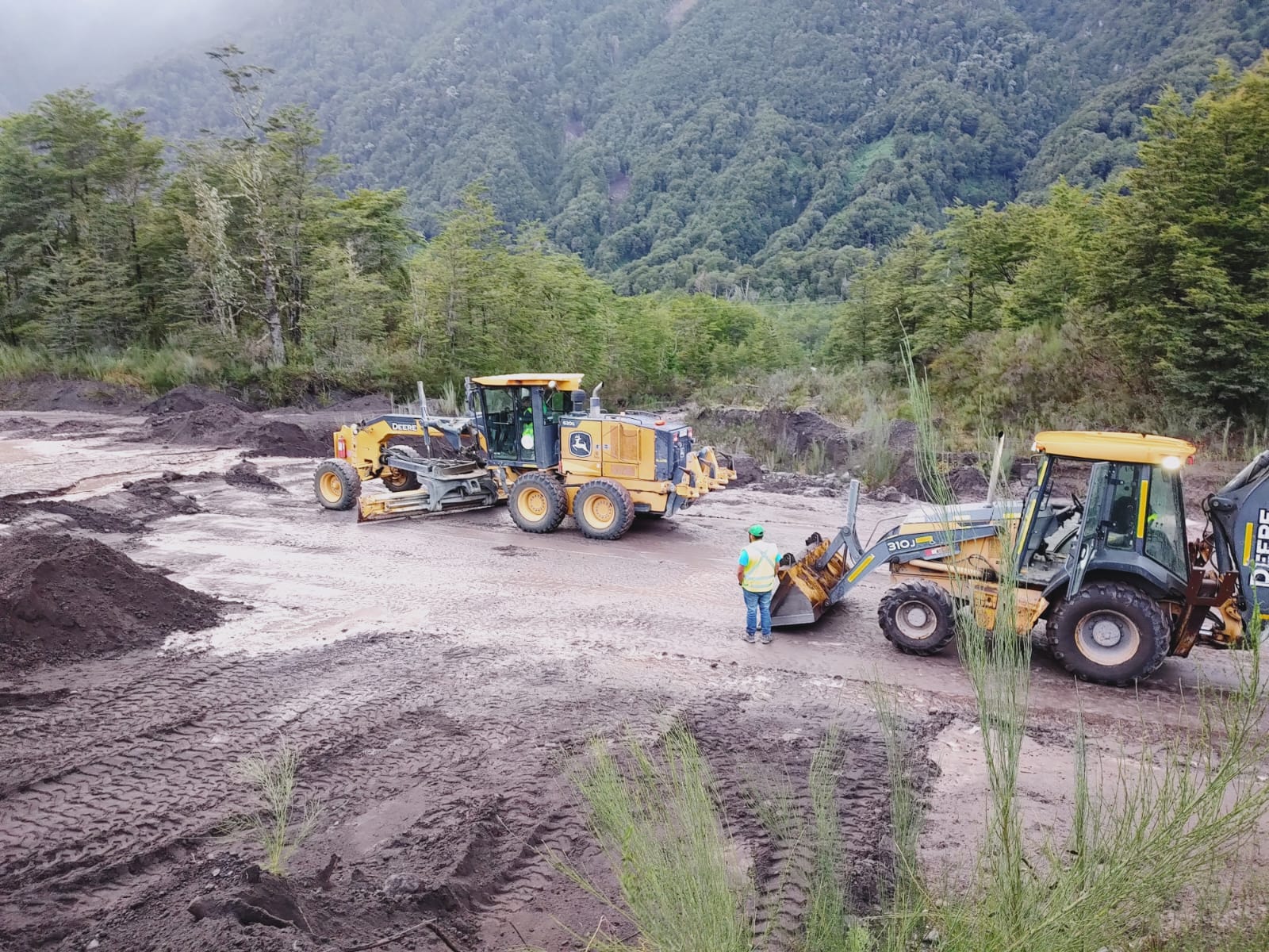 Intensas lluvias generan deslizamientos en laderas del volcán Osorno