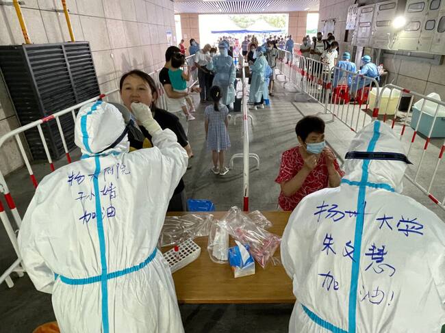 Testeos masivos para detectar el Covid-19 en la ciudad de Nanjing