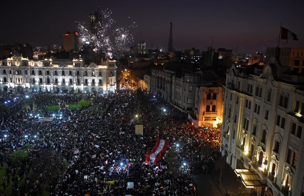 Masiva concentración en la plaza San Martin de Lima