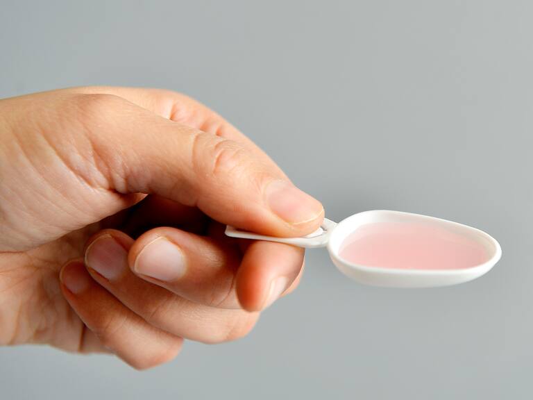 Cómo guardar los medicamentos en casa y evitar riesgos con los que han vencido