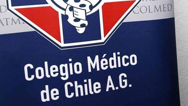 “Cumple todos los requisitos”: Colegio Médico respalda a Jeannette Vega en medio de crisis y renuncias en hospital de San Antonio