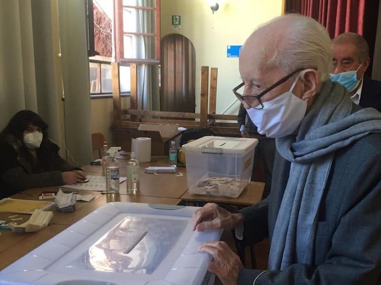 A los 104 años murió Renán Fuentealba, fundador y expresidente de la DC