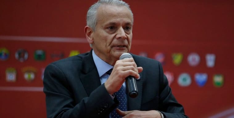 Javier Castrilli apunta contra el referato nacional: "El 50 por ciento árbitros chilenos no se sabe el reglamento"