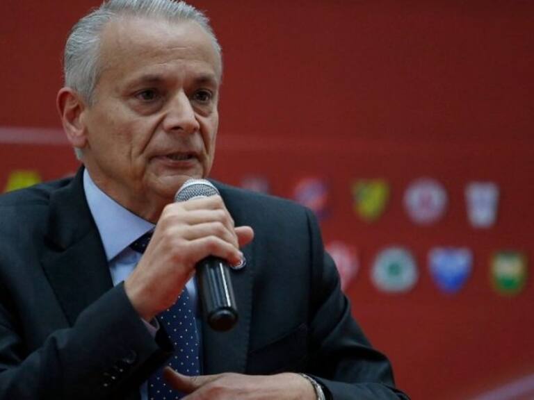 Javier Castrilli apunta contra el referato nacional: "El 50 por ciento árbitros chilenos no se sabe el reglamento"