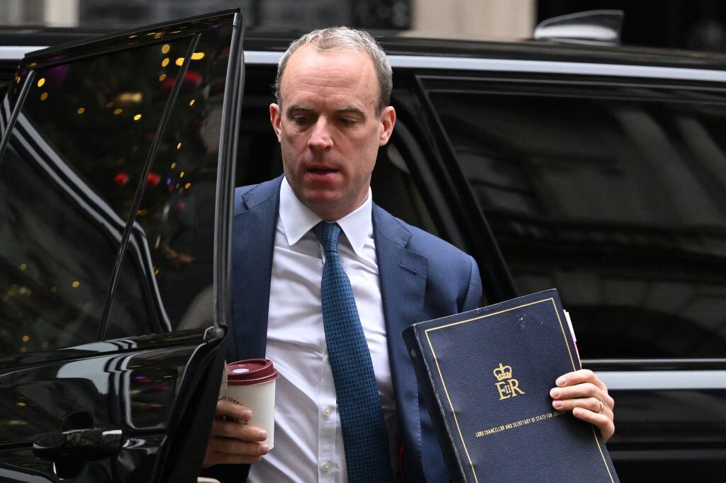 Dominic Raab llegando a la casa presidencial en Londres del Reino Unido