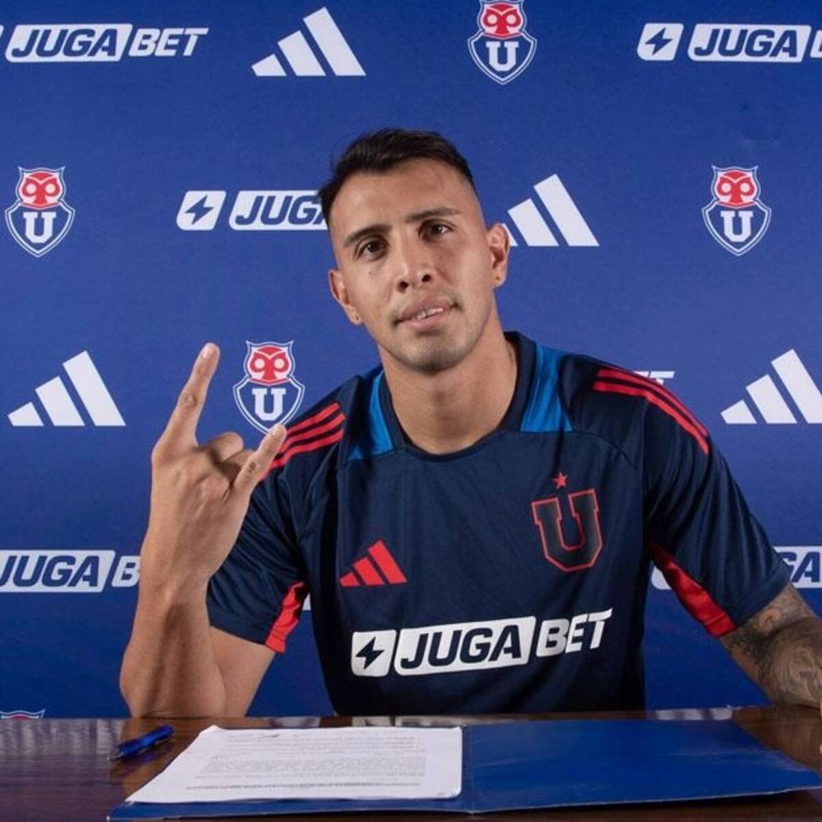 “Bienvenido, goleador”: Universidad de Chile oficializó la incorporación de Rodrigo Contreras