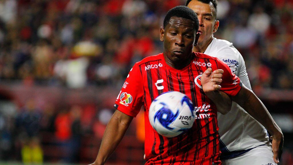 TIJUANA, MEXICO - FEBRUARY 28: Bryan Angulo (L) of Tijuana fights for the ball with Maximiliano Perg (R) of Puebla during the 8th round match between Tijuana and Puebla as part of the Torneo Clausura 2020 Liga MX at Caliente Stadium on February 28, 2020 in Tijuana, Mexico. (Photo by Eduardo Teran/Jam Media/Getty Images)