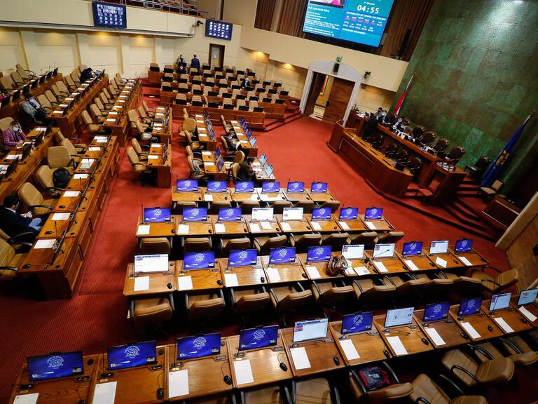 17 DE JUNIO DE 2020/VALPARAISO, durante la sesion de la Camara de Diputados, que discute el proyecto que aumenta las sanciones a quienes infrinjan las medidas de cuarentena establecidas por el Coronavirus.
FOTO: LEONARDO RUBILAR CHANDIA/AGENCIAUNO