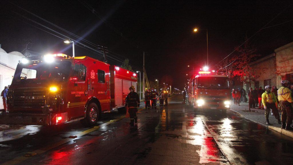 02 de Junio de 2020/SANTIAGO Un incendio afecto a un hogar donde vivían familias de Haitianos, en Av. Sierra Bella 1574, comuna de Santiago
FOTO:MAURICO MENDEZ/AGENCIAUNO