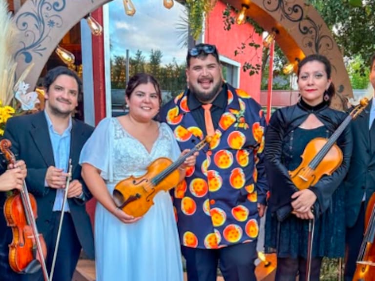 Otakin selló su amor con boda temática y celebración a lo grande