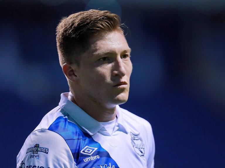 PUEBLA, MEXICO - AUGUST 28: Alejandro Chumacero #03 of Puebla looks on during the 7th round match between Puebla and Toluca as part of the Torneo Guard1anes 2020 Liga MX at Cuauhtemoc Stadium on August 28, 2020 in Puebla, Mexico. (Photo by Manuel Velasquez/Getty Images)