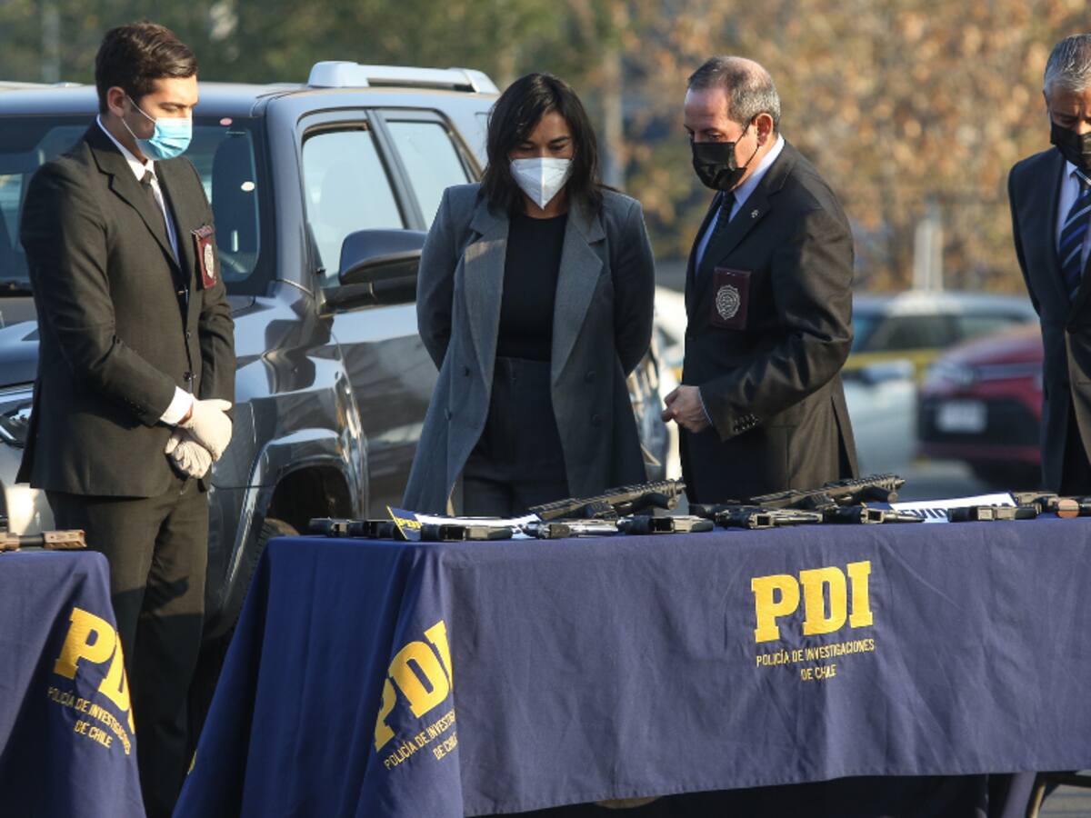 Carabinero en retiro queda en prisión preventiva por tráfico ilegal de armas: tenía más de 50 en su casa