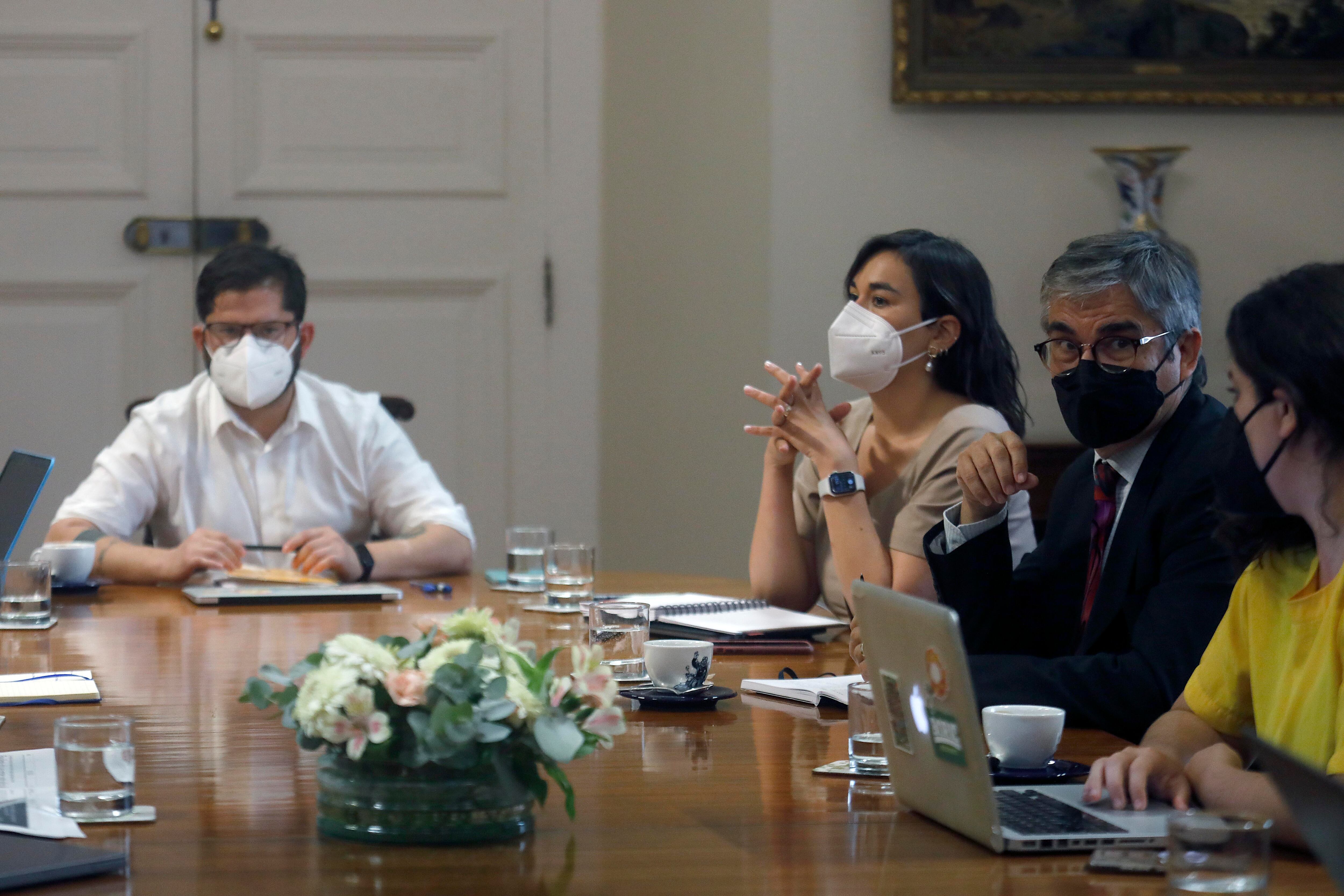 14 de Marzo de 2022/SANTIAGOEl Presidente de la Republica,Gabriel Boric, encabeza el primer comité político con sus ministros, Giogio Jackson,Camila Vallejo, Izkia Sishes, Mario Marcel y Antonia Orellana,en el Palacio de La Moneda.
FOTO:CRISTOBAL ESCOBAR/AGENCIAUNO