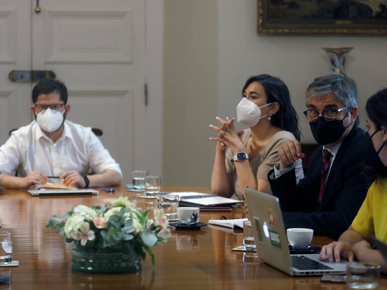 14 de Marzo de 2022/SANTIAGOEl Presidente de la Republica,Gabriel Boric, encabeza el primer comité político con sus ministros, Giogio Jackson,Camila Vallejo, Izkia Sishes, Mario Marcel y Antonia Orellana,en el Palacio de La Moneda.
FOTO:CRISTOBAL ESCOBAR/AGENCIAUNO