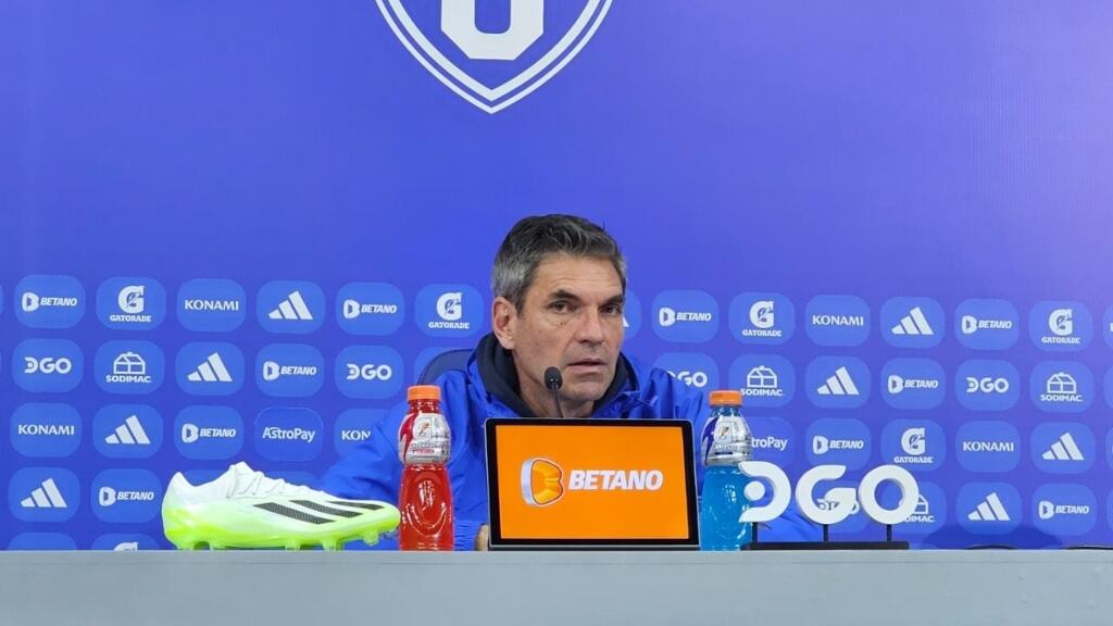 Mauricio Pellegrino dimensiona el arribo de Vicente Fernández a la U: "La lesión ha facilitado su llegada"