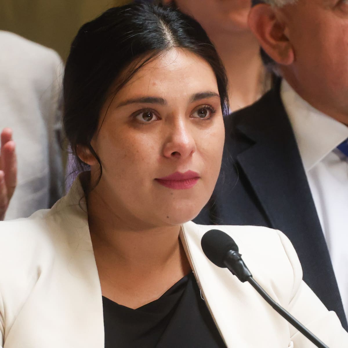 “No había razón para que continuara”: oposición reacciona a renuncia de Karol Cariola a la presidencia de la Cámara