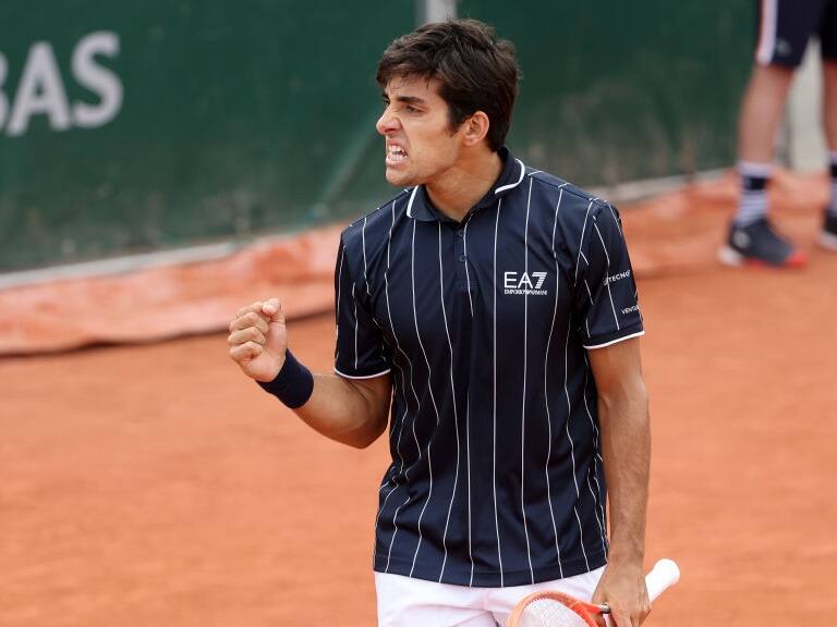 Cristian Garin derrota a Ilya Ivashka y se mete en tercera ronda de Roland Garros