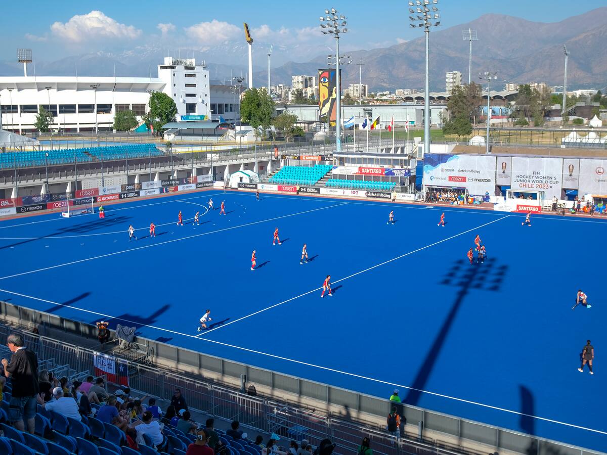 “Son entre 2 y 3 años de trámite”: las dudas en el hockey césped de Chile para disponer de tribunas permanentes en el Estadio Nacional