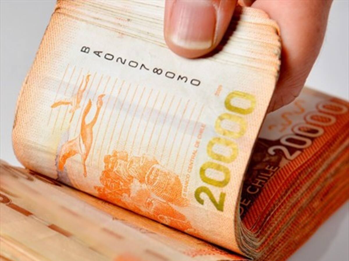 La mitad de los trabajadores chilenos gana menos de $379 mil