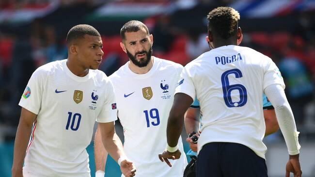 (From L) France's forward Kylian Mbappe, France's forward Karim Benzema (C) and France's midfielder Paul Pogba argue with referee during the UEFA EURO 2020 Group F football match between Hungary and France at Puskas Arena in Budapest on June 19, 2021. (Photo by FRANCK FIFE / POOL / AFP) (Photo by FRANCK FIFE/POOL/AFP via Getty Images)
