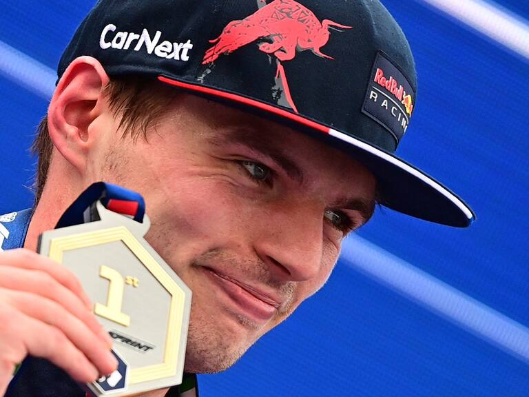 Max Verstappen se quedó con la carrera sprint del GP de Emilia-Romaña y saldrá primero este domingo