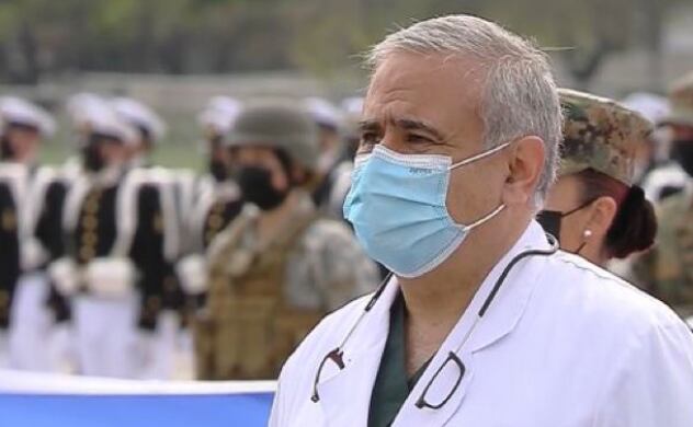 Doctor Ugarte desfiló en la Parada Militar.