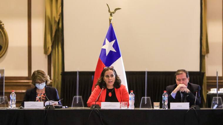 23 de Marzo 2022/SANTIAGOLa ministra de Relaciones Exteriores, Antonia Urrejola, junto a la Subsecretaria de Relaciones Exteriores y Agente de Chile ante la Corte Internacional de Justicia, Ximena Fuentes, encabezarán el Consejo Asesor para el caso Silala.
FOTO: LUKAS SOLIS/AGENCIAUNO