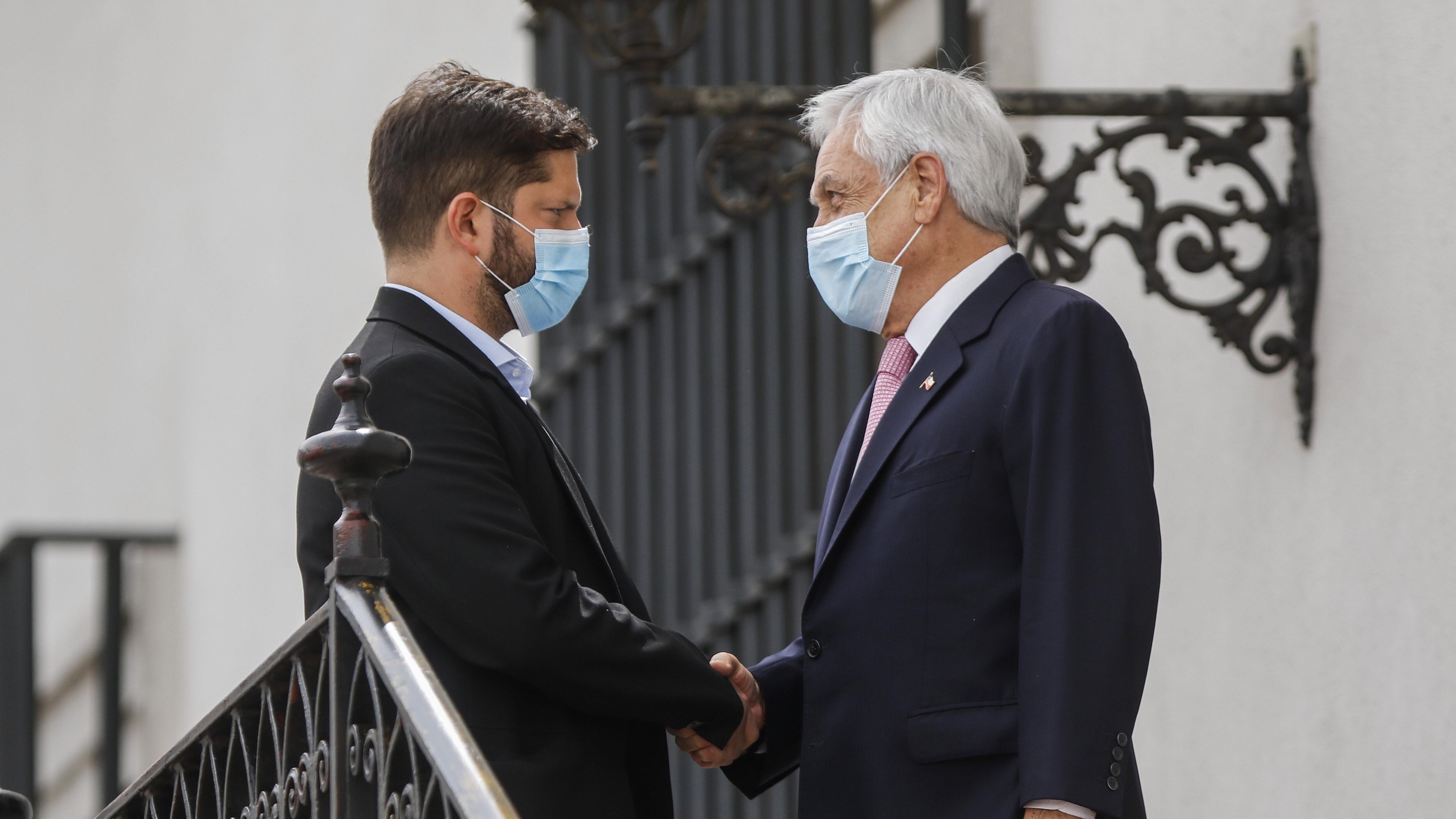 20 de diciembre del 2021/SANTIAGOEl presidente electo Gabriel Boric se despide de Sebastián Piñera, Presidente de la República, en la Moneda
FOTO: SEBASTIAN BELTRAN GAETE/AGENCIAUNO