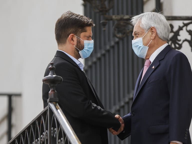 20 de diciembre del 2021/SANTIAGOEl presidente electo Gabriel Boric se despide de Sebastián Piñera, Presidente de la República, en la Moneda
FOTO: SEBASTIAN BELTRAN GAETE/AGENCIAUNO