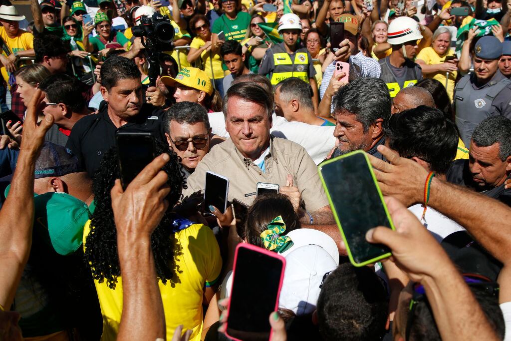 Los fanáticos de ultraderecha saludan a Jair Bolsonaro en Brasil