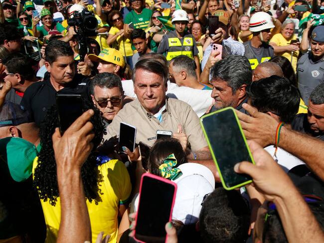 Los fanáticos de ultraderecha saludan a Jair Bolsonaro en Brasil
