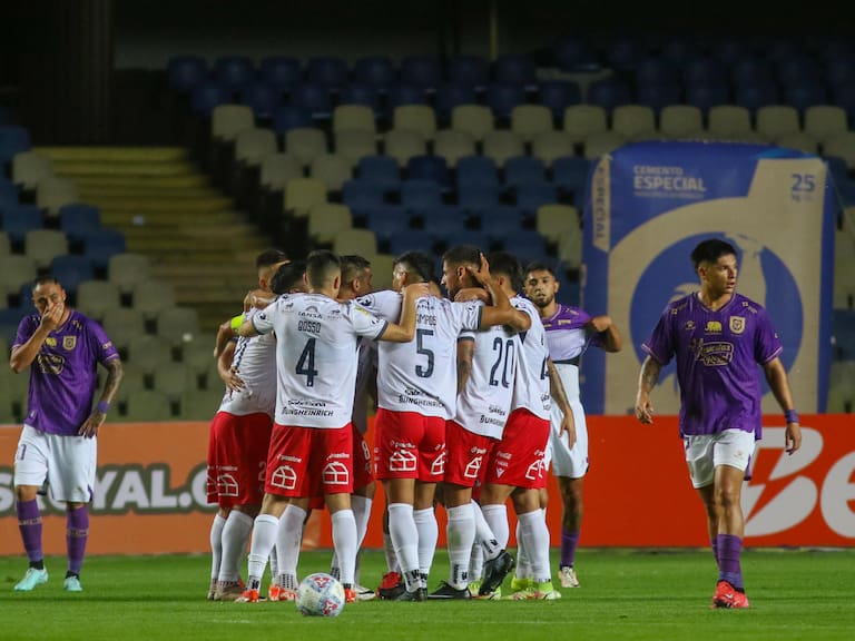 Ñublense se ilusiona con la cima de la Liga de Primera al hundir aún más a Deportes Concepción
