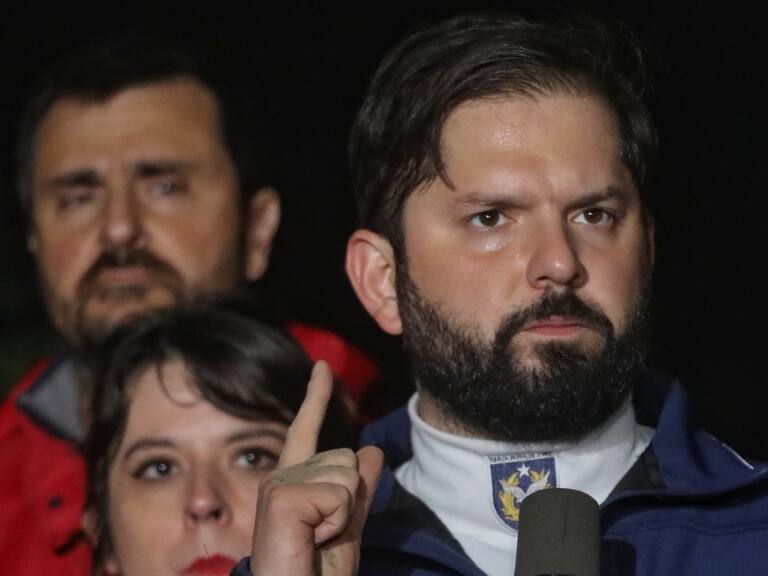 «Hay que anticiparse»: el llamado del Presidente Boric a los ministerios tras polémica por convenios del Minvu