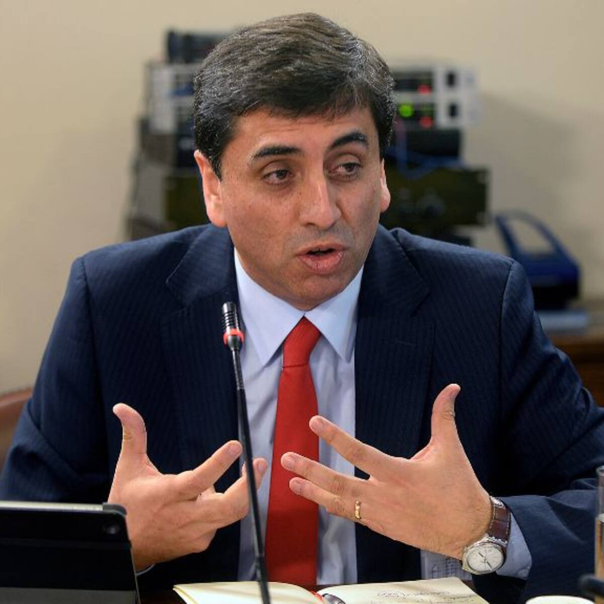 Ex superintendente de Salud y crisis de las isapres: «Dejar como daño colateral a 400 mil personas puede ser un golpe de gracia para el Gobierno»