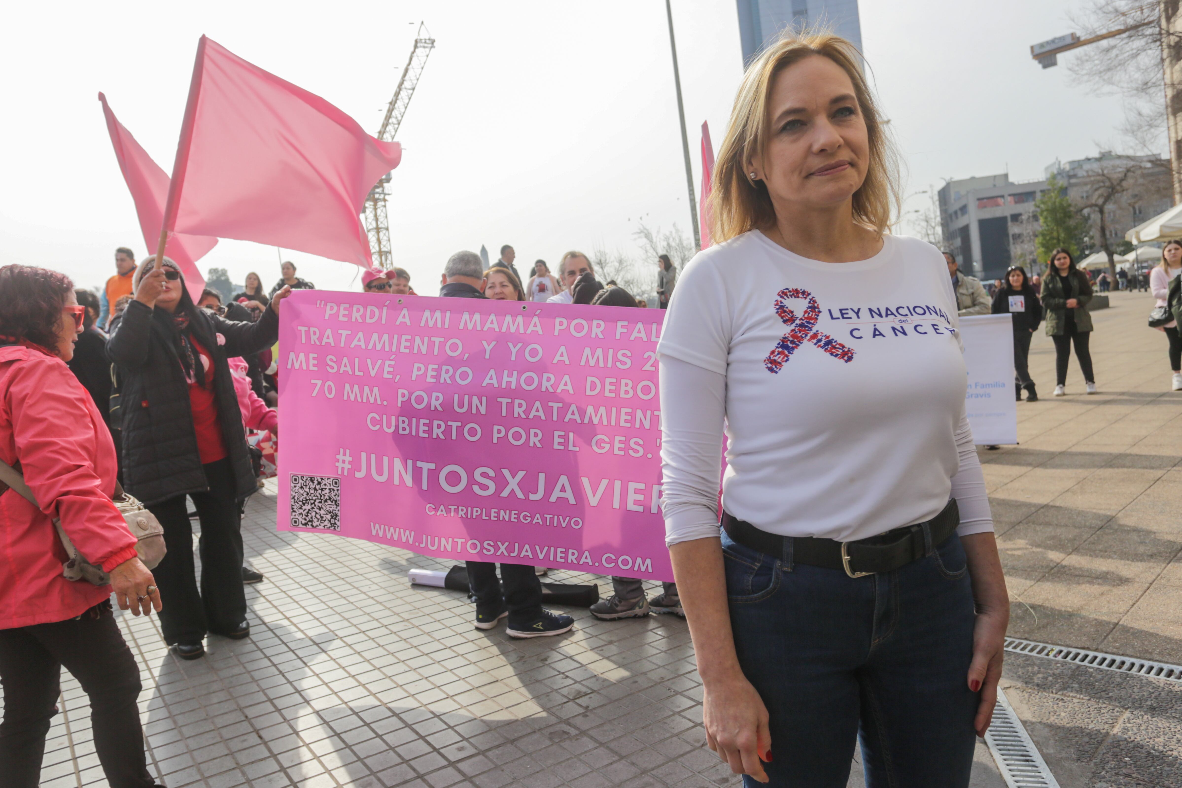 17 DE AGOSTO 2024 / SANTIAGO
Carolina Goic asiste a la marcha.
La red Chile Unido contra el Cancer convoca una marcha para visibilizar la alarmante situación de 20 mil pacientes oncológicos que se encuentran en listas de espera en el sistema de salud publica en el país.
FOTO: LUKAS SOLIS / AGENCIAUNO