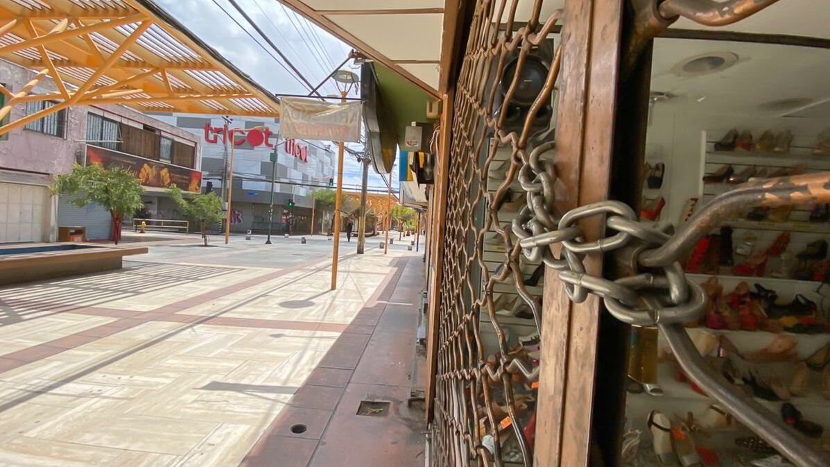 23 DE ENERO DEL 2020 / CALAMA Local cerrado , durante fase 2 que se encuentra la Ciudad de Calama por la pandemia Covid-19 que afecta al país
FOTO: JUAN RIQUELME MIERES / AGENCIA UNO