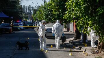 Con más de 20 disparos: asesinan a tres sujetos al interior de un auto en Lota