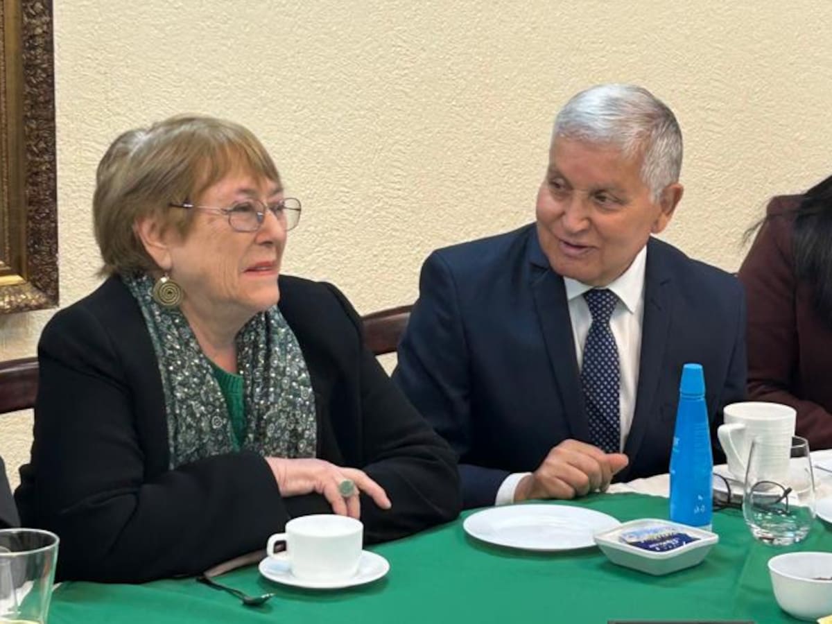 En el día de su cumpleaños: Michelle Bachelet reaparece públicamente tras bajar candidatura a la ONU