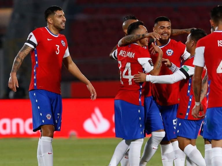 13 de Noviembre del 2020/SANTIAGOArturo Vidal celebra su primer gol y el 1 a 0 de Chile ,durante el partido valido por la Fase de Grupos 3/18 por la clasificación de Conmebol para la Copa Mundial de Fútbol Qatar 2022, entre Chile vs Peru, disputado en el Estadio Nacional.
FOTO:FRANCISCO LONGA/AGENCIAUNO