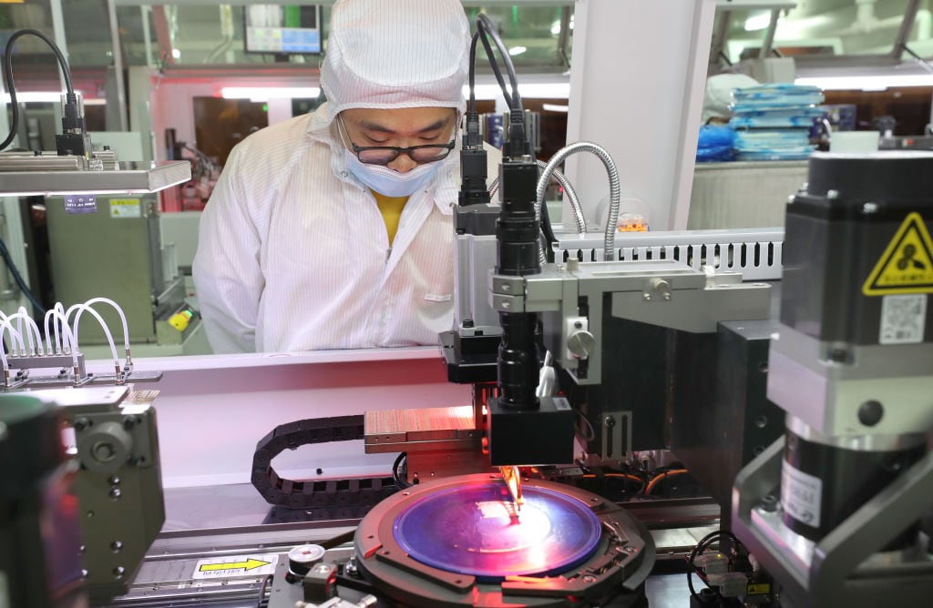 Producción de semiconductores en una fábrica de Nantong