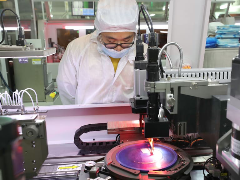 Producción de semiconductores en una fábrica de Nantong