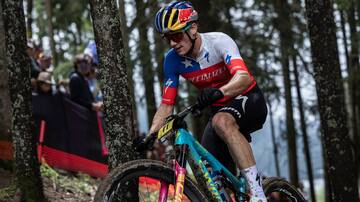 Martín Vidaurre finaliza en el top 15 de su última fecha de la Copa del Mundo UCI de cross country previa a París 2024