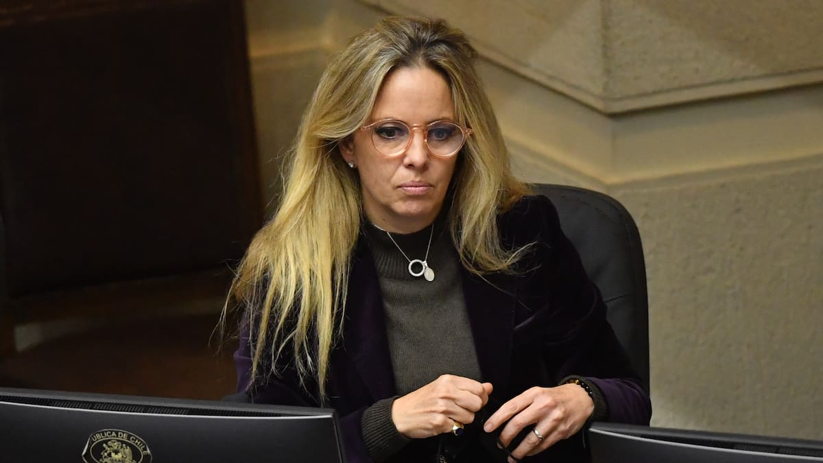 “No puede ser que tengamos un Presidente que no tenga coraje”: Vanessa Kaiser emplaza a Kast por su promesa de indultar a uniformados