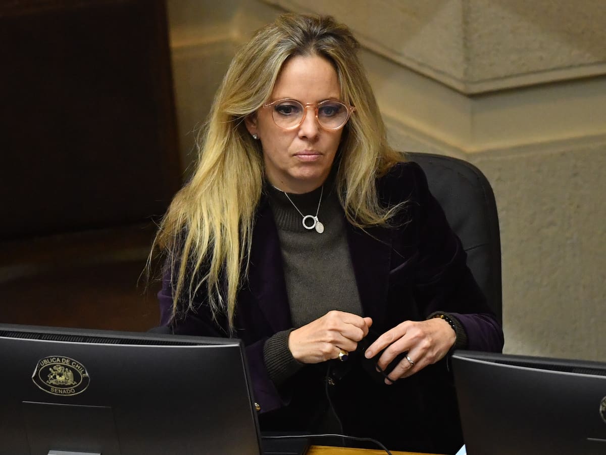 “No puede ser que tengamos un Presidente que no tenga coraje”: Vanessa Kaiser emplaza a Kast por su promesa de indultar a uniformados