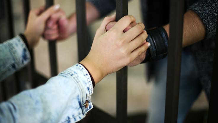 Hombre se entregó a Carabineros confesando un fatal atropello que no cometió: su pareja terminó detenida