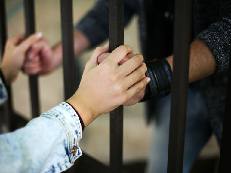 Hombre se entregó a Carabineros confesando un fatal atropello que no cometió: su pareja terminó detenida