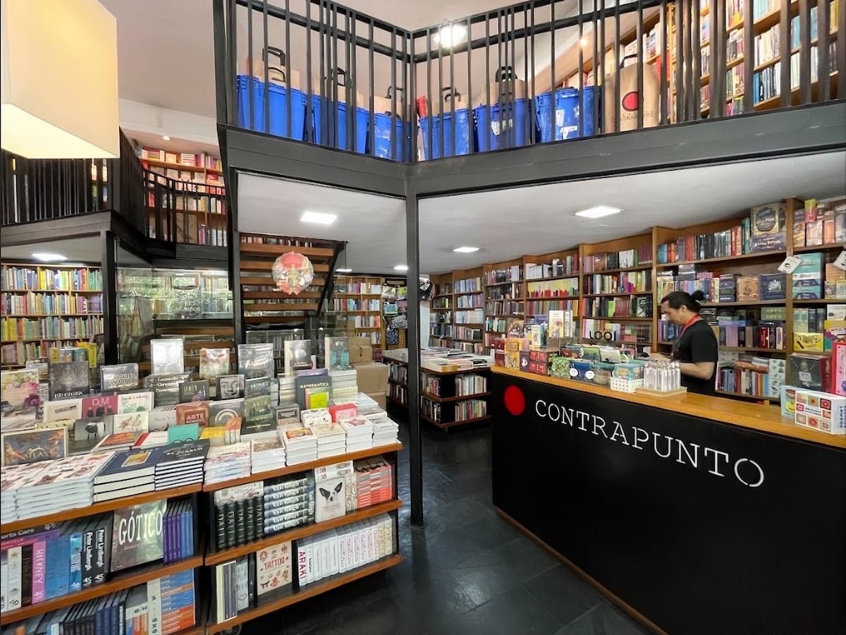 Famosa librería del centro de Santiago confirmó cierre de su sucursal: ya inició el remate final con hasta el 40% de descuento
