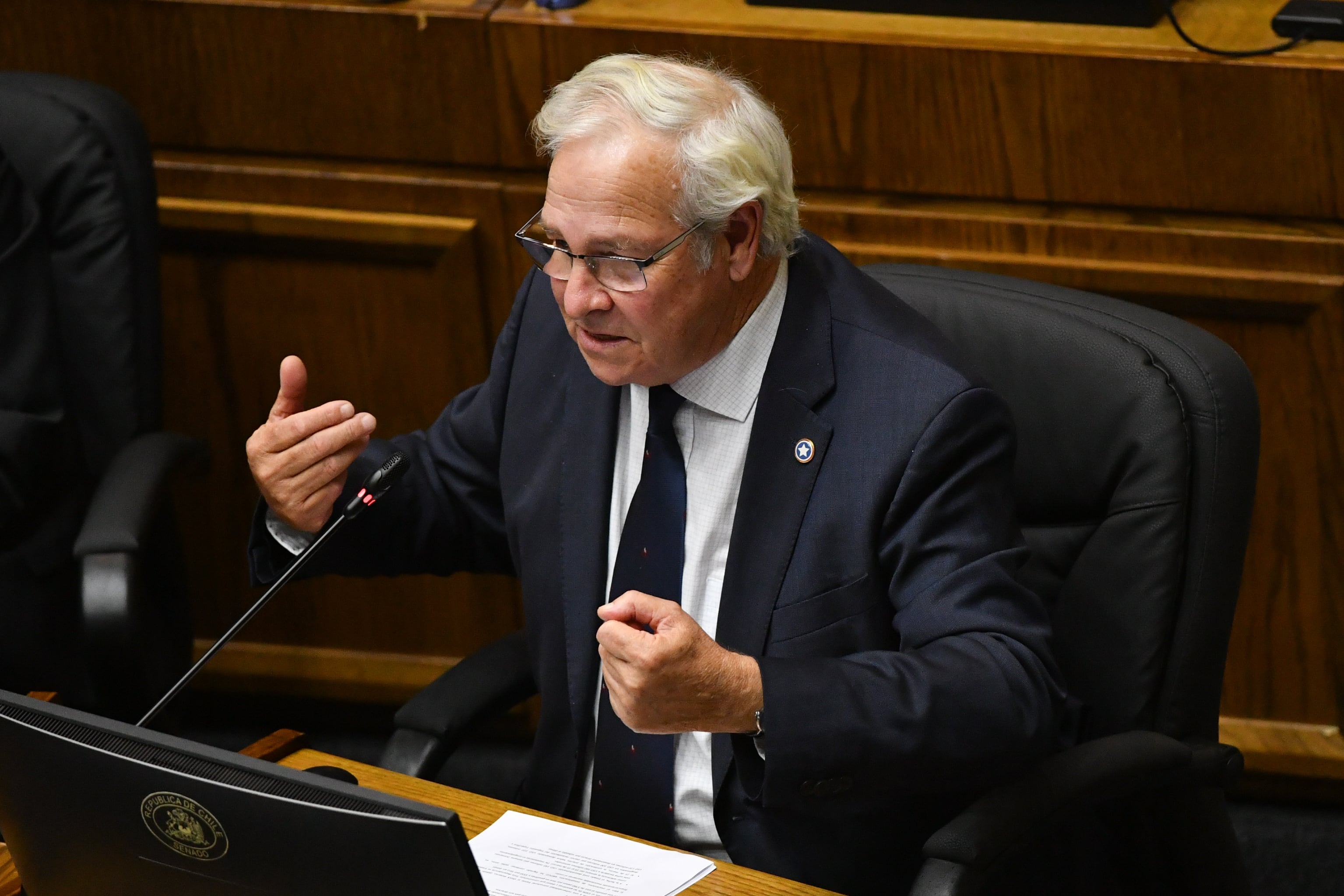 25 DE MARZO DE 2026/VALPARAISOEl senador Ignacio Urrutia da su palabra durante la sesión en sala del senado por medidas transitorias para contener el precio del kerosene domestico.
FOTO: OSCAR GUERRA/UNO NOTICIAS
